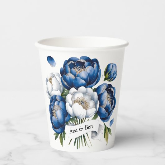 Royal Blue und Silver Glittery Peony Wedding Pappbecher (Vorderseite)