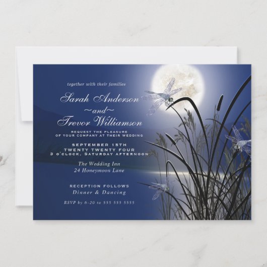 Royal Blue Wedding Full Moon Dragonfly Pond Einladung (Vorderseite)