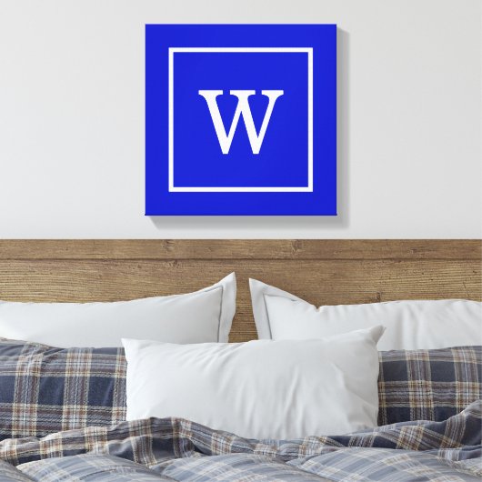 Royal Blue White Gerahmt Initial Monogram Leinwanddruck (Insitu (Schlafzimmer))