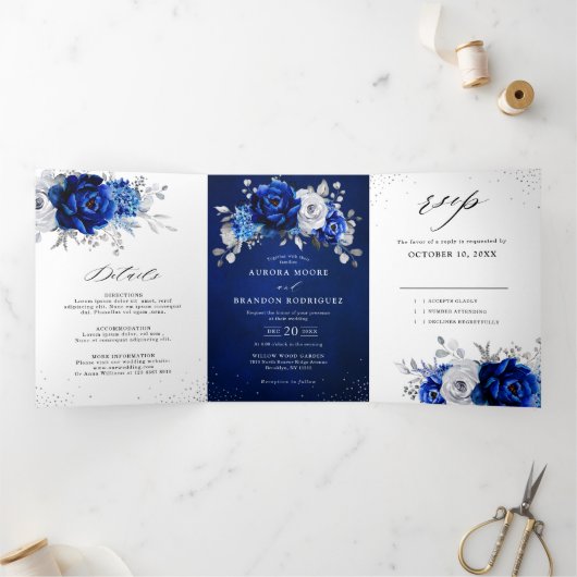Royal Blue White Metallic Silver Floral Wedding Dreifach Gefaltete Ankündigung (Innenseite)