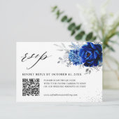 Royal Blue White Metallic Silver Floral Wedding QR RSVP Karte (Stehend Vorderseite)