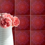Royal Elegant Classic Luxury Red Damask Muster Fliese<br><div class="desc">Elegantes Dekorfliesen in Keramik mit einem eleganten,  nahtlosen Damastmuster in Rottönen.</div>