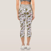 "Royal Layer: A Stack of Kings Poker Cards" Capri Leggings (Rückseite)