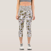 "Royal Layer: A Stack of Kings Poker Cards" Capri Leggings (Vorderseite)