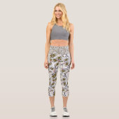 "Royal Layer: A Stack of Kings Poker Cards" Capri Leggings (Vorderseite)
