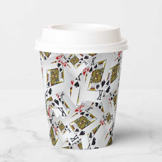 "Royal Layer: A Stack of Kings Poker Cards" Pappbecher (Rückseite)