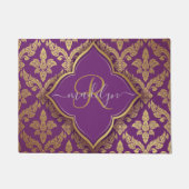 Royal Lila Gold Damask Muster Fleur Monogram Fußmatte (Vorderseite)