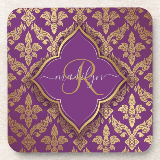 Royal Lila Gold Damask Muster Fleur Monogram Getränkeuntersetzer (Vorderseite)