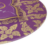 Royal Lila Gold Damask Muster Fleur Monogram Schneidebrett (Ecke)