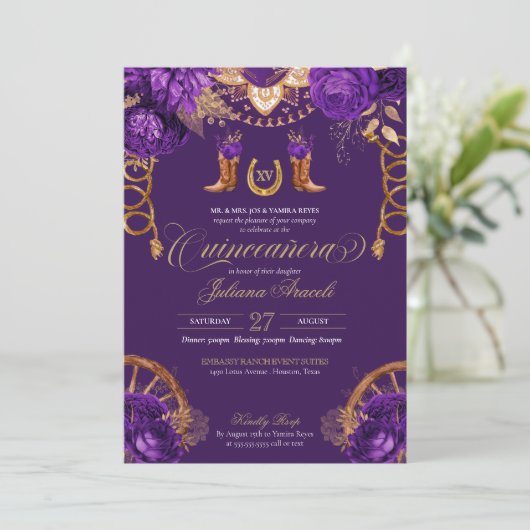 Royal Lila Gold Rose Country Western Quinceanera Einladung (Stehend Vorderseite)