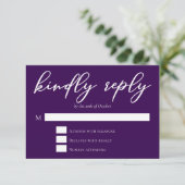 Royal Lila Typografy Wedding Kindly Reply RSVP Karte (Stehend Vorderseite)