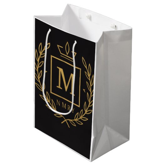 "Royal NMKY Emblem – Monogram M Crest Design" Mittlere Geschenktüte (Vorderseite Schrägansicht)