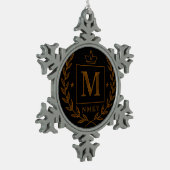 "Royal NMKY Emblem – Monogram M Crest Design" Schneeflocken Zinn-Ornament (Links)