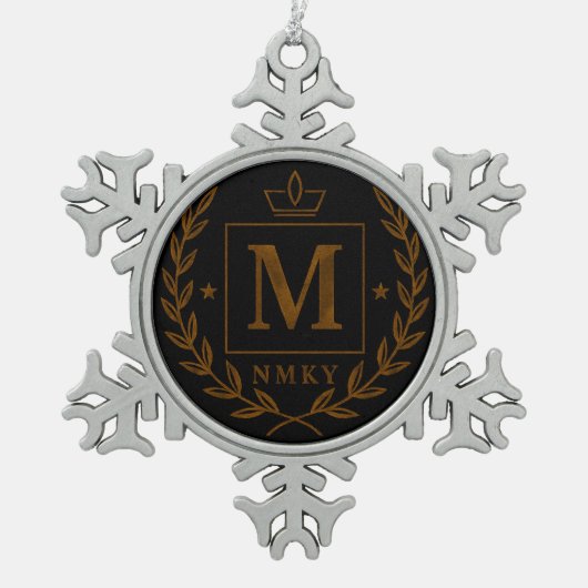 "Royal NMKY Emblem – Monogram M Crest Design" Schneeflocken Zinn-Ornament (Vorderseite)