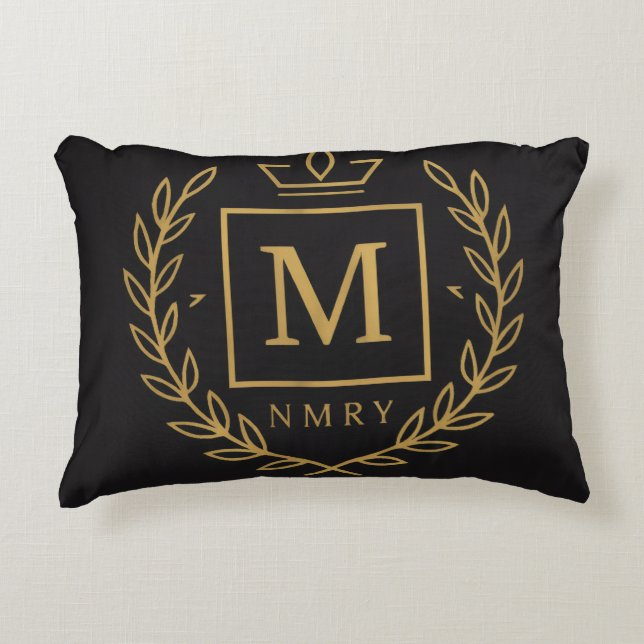 "Royal NMKY-Emblem – Monogramm M-Wappen-Design" Dekokissen (Vorderseite)