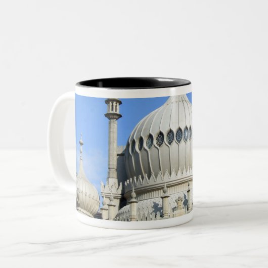 Royal Pavilion, Brighton, Sussex, England Zweifarbige Tasse (Vorderseite Links)