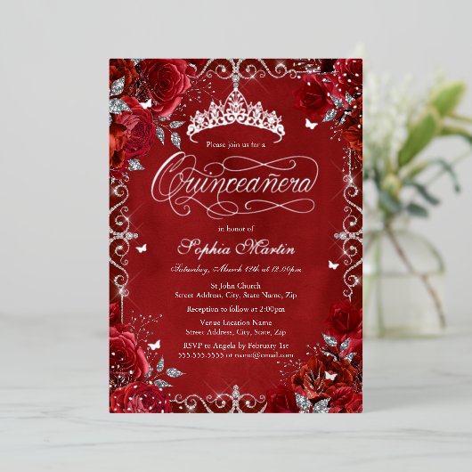 Royal Red Silver Butterfly Rosen Quinceanera Folieneinladung (Stehend vorne)