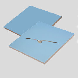 Royal Tern in Flight Blue Sky Coastal Fliese