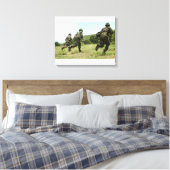 Royal Thai Marines eilt voran Leinwanddruck (Insitu (Schlafzimmer))