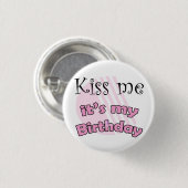 Roze Kiss me it's my Birthday Button (Vorne & Hinten)