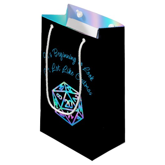 RPG Critmas | Holo Fantasy Tabletop Gamer Dice Kleine Geschenktüte (Vorderseite Schrägansicht)