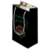 RPG Critmas | Red and Green Christmas Holiday Dice Kleine Geschenktüte (Vorderseite Schrägansicht)
