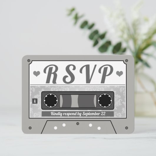 RSVP-Ankündigung von Retro Cassette Tape Wedding Einladung (Stehend Vorderseite)