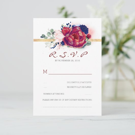 RSVP-Hochzeit in Burgund Rot und Navy Blue Floral RSVP Karte (Stehend Vorderseite)