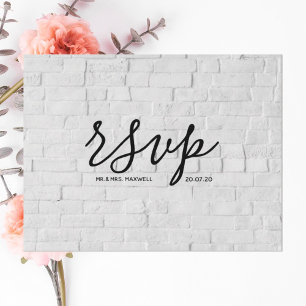 Rsvp-Hochzeitkarte White Brick Script Postcard Einladungspostkarte