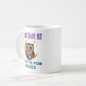 RT-Schlaf bei Nachtverschiebung ist für Sissis vor Kaffeetasse (Vorderseite Links)