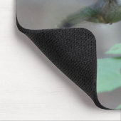 Rubin-Kehle nippt an Mousepad (Ecke)