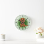 Ruby Cavalier King Charles Spaniel Dog On Green Runde Wanduhr (Zuhause)