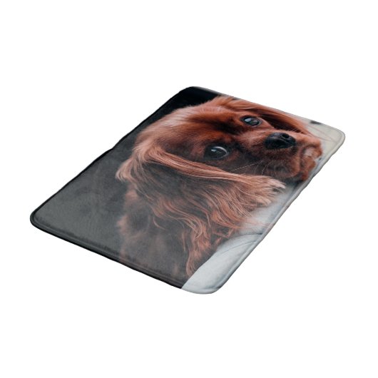 Ruby Cavalier King Charles Spaniel Puppy Dog Badematte (Schrägansicht)
