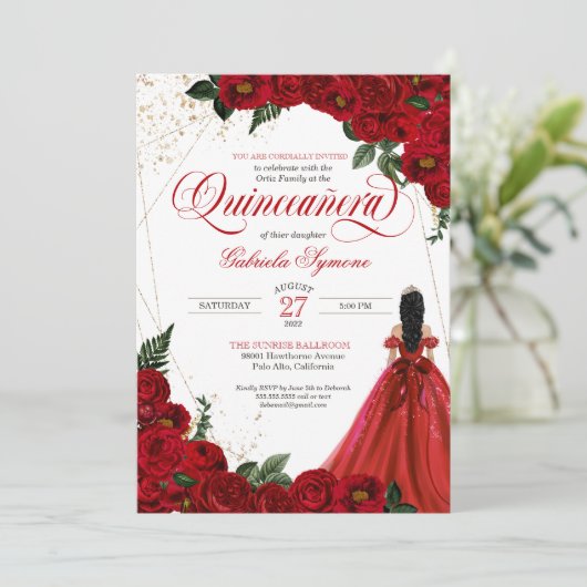 Ruby Red Floral Rose & Gold Elegante Quinceñera Einladung (Stehend Vorderseite)