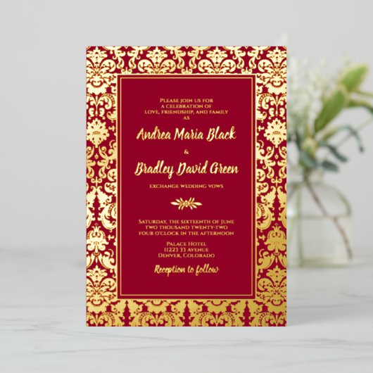 Ruby Red Real Gold Foil Damask Wedding Folieneinladung (Stehend vorne)
