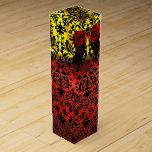 RUBY RED RIBBON, SCHWARZE GOLD ART NOUVEAU DAMASK Wein-Geschenkverpackung<br><div class="desc">Elegante goldene Geschenkboxen mit lebhaftem 3D-Rotrubingemein, klassischer, einzigartiger Jugendstildamast, leicht anpassbar mit Ihren Text und Initialen als Hochzeitsfeier, Brautkundgebung, süße 16, rett-the-date , Danke, Babyduschen, Brautparty, Quinceanera Geburtstagspartys, Bat Mitzvah, romantische Verlobung Duschen, Weihnachten, Weihnachten Die Wiedersehen, die das neue Jahr feiern, Jubiläen, Ansammlungen, Abschlüsse, Konzerte, Rezensionen oder alles was Sie...</div>