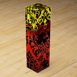 RUBY RED RIBBON, SCHWARZE GOLD ART NOUVEAU DAMASK WEINBOX<br><div class="desc">Elegante goldene Geschenkboxen mit lebhaftem 3D-Rotrubingemein, klassischer, einzigartiger Jugendstildamast, leicht anpassbar mit Ihren Text und Initialen als Hochzeitsfeier, Brautkundgebung, süße 16, rett-the-date , Danke, Babyduschen, Brautparty, Quinceanera Geburtstagspartys, Bat Mitzvah, romantische Verlobung Duschen, Weihnachten, Weihnachten Die Wiedersehen, die das neue Jahr feiern, Jubiläen, Ansammlungen, Abschlüsse, Konzerte, Rezensionen oder alles was Sie...</div>