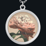 Ruby-Rote Rose mit weißen Akzenten Versilberte Kette<br><div class="desc">Eine Chariklia Zarris Original,  diese rubinrote rote Rose erstreckt sich auf ein Licht,  das seine Blütenblätter erhellen. Ist es die Sonne,  die auf der Rose scheint,  oder ein künstliches Licht? Ein tolles Stück,  mit dem Sie Ihre Kunstsammlung starten können!</div>