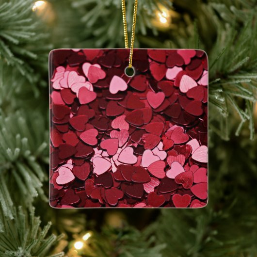 Ruby Sparkle Heart Confetti Cascade Valentine's Keramikornament (Baum)