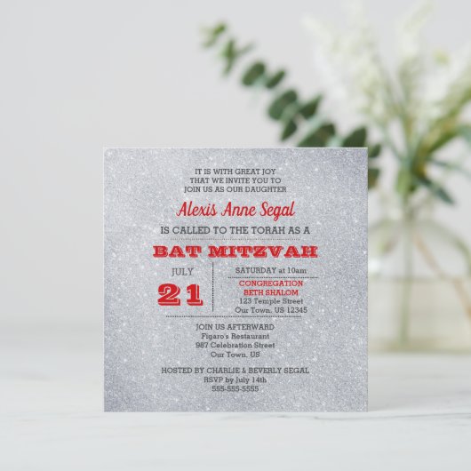 Ruby und Silver Glitzer Glam Bat Mitzvah Einladung (Stehend Vorderseite)