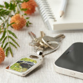 Rückenechse auf Gras, Metallkeyring Schlüsselanhänger (Seite)