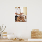Rückenmassage. Frauen, die eine Rückenmassage von Poster (Küche)