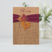 Rückgang der Liebe Burlap, Blätter Hochzeit RSVP Karte (Stehend Vorderseite)
