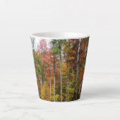 Rückgang der waldfarbenen Herbstfotografie Milchtasse (Vorderseite)