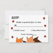 Rückgang in der Liebe Elegante Romantische Blätter RSVP Karte (Vorderseite)