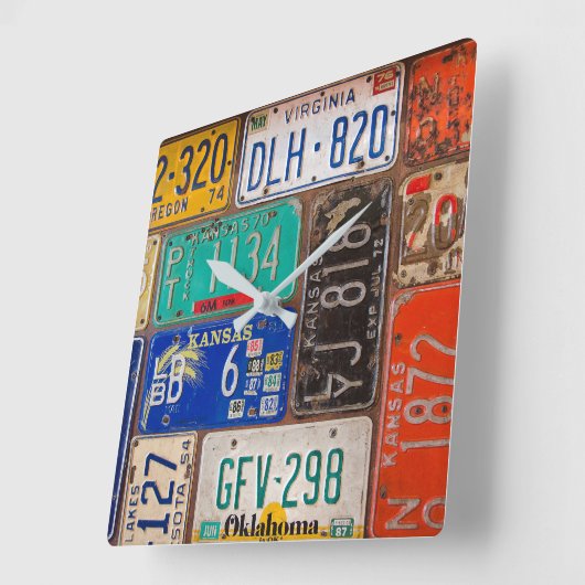 Rückholung des Lizenzplatzes Quadratische Wanduhr (Winkel)