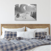 Rückland-Skitonnen in frischem Pulver Leinwanddruck (Insitu (Schlafzimmer))