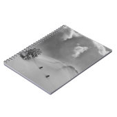 Rückland-Skitonnen in frischem Pulver Notizblock (Linke Seite)