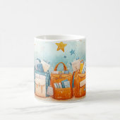 Rucksäcke und Schulmaterial für den Schulbeginn. Kaffeetasse (Mittel)