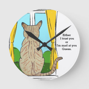 Rückseite von Katzenvertrauen oder verrückte runde Wanduhr